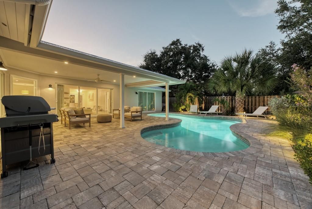 Active With Contract: $950,000 (4 beds, 3 baths, 2633 Square Feet)