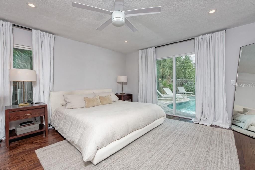 Active With Contract: $950,000 (4 beds, 3 baths, 2633 Square Feet)