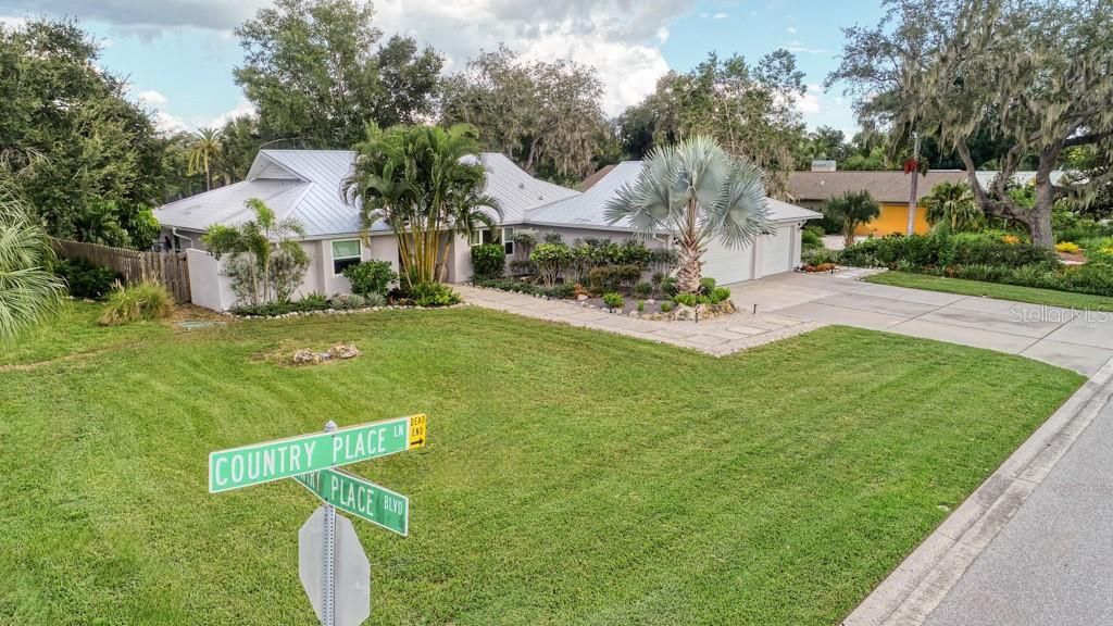 Active With Contract: $950,000 (4 beds, 3 baths, 2633 Square Feet)