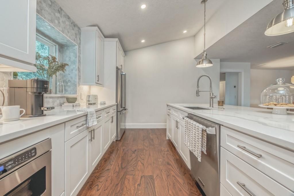 Active With Contract: $950,000 (4 beds, 3 baths, 2633 Square Feet)