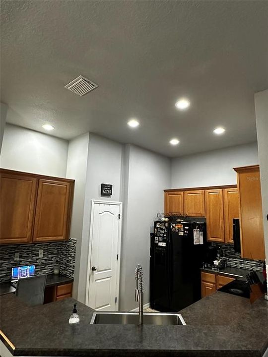 Active With Contract: $1,850 (2 beds, 2 baths, 1298 Square Feet)