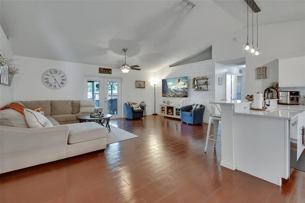 For Sale: $359,900 (3 beds, 2 baths, 1524 Square Feet)