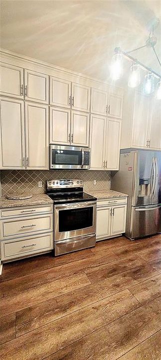 For Sale: $370,000 (3 beds, 2 baths, 1521 Square Feet)