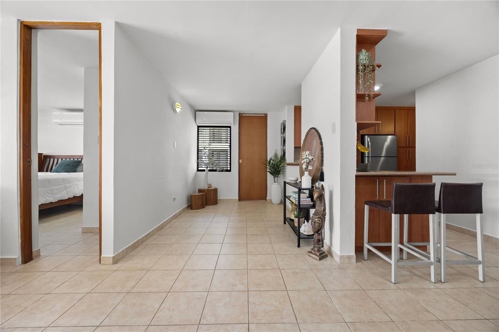 For Sale: $495,000 (2 beds, 1 baths, 954 Square Feet)