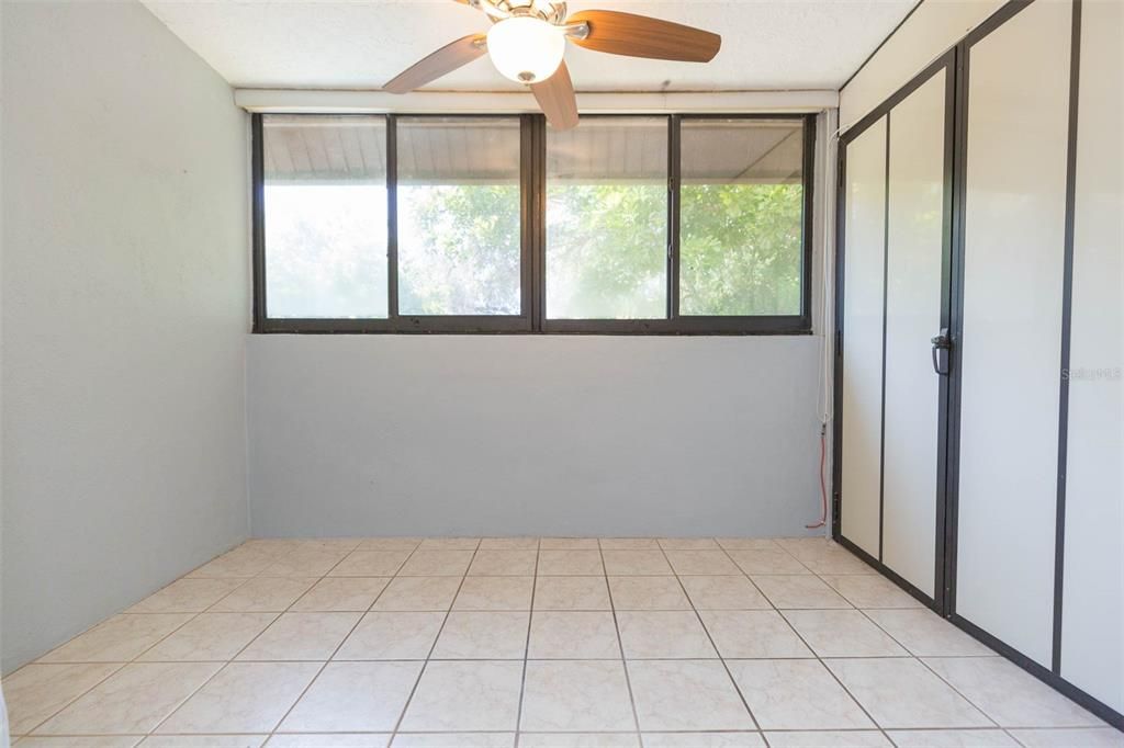 For Sale: $230,000 (2 beds, 1 baths, 980 Square Feet)