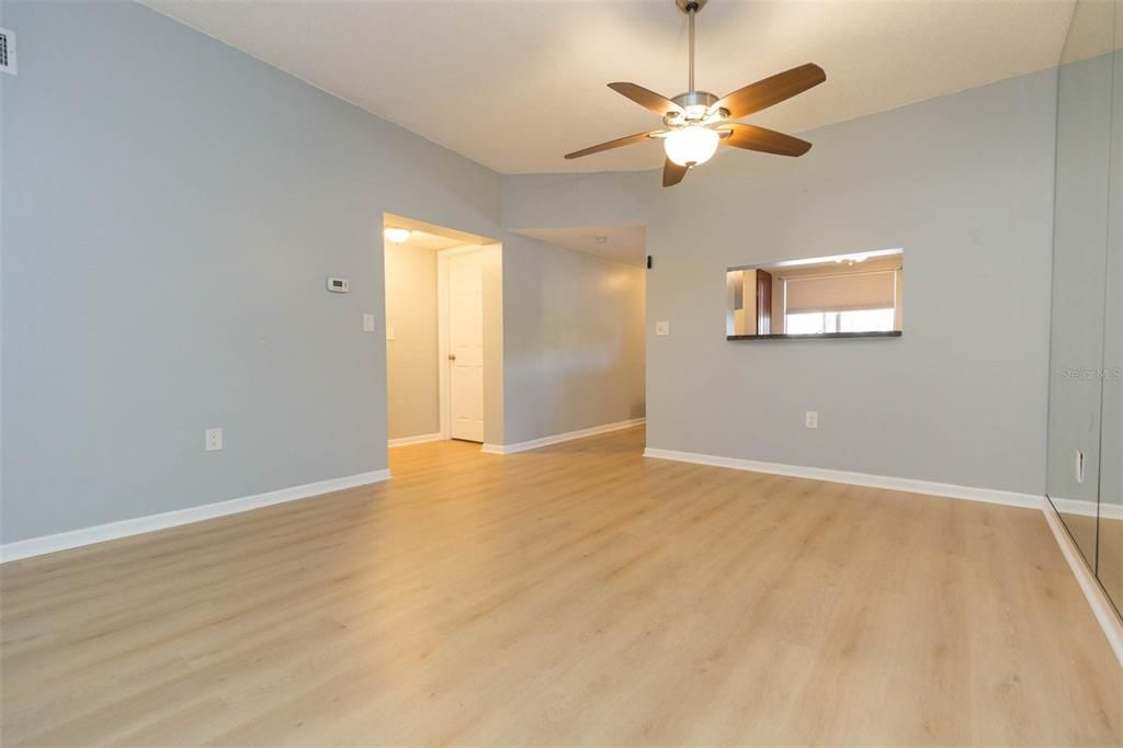 For Sale: $230,000 (2 beds, 1 baths, 980 Square Feet)