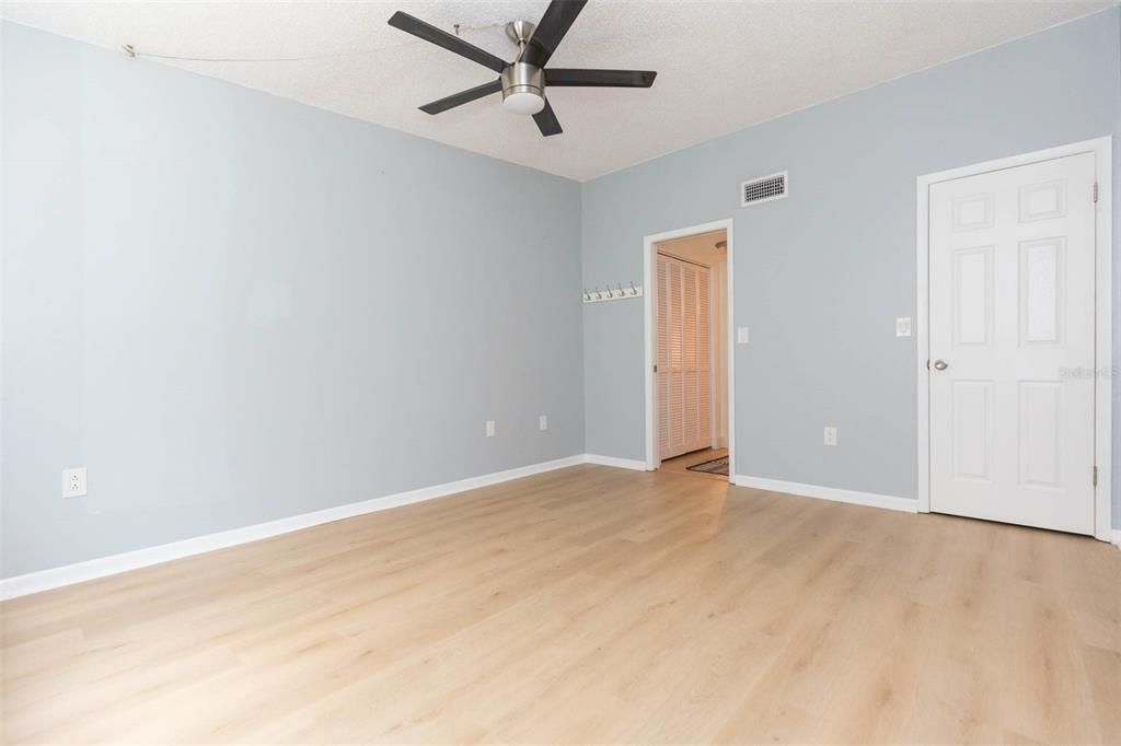 For Sale: $230,000 (2 beds, 1 baths, 980 Square Feet)