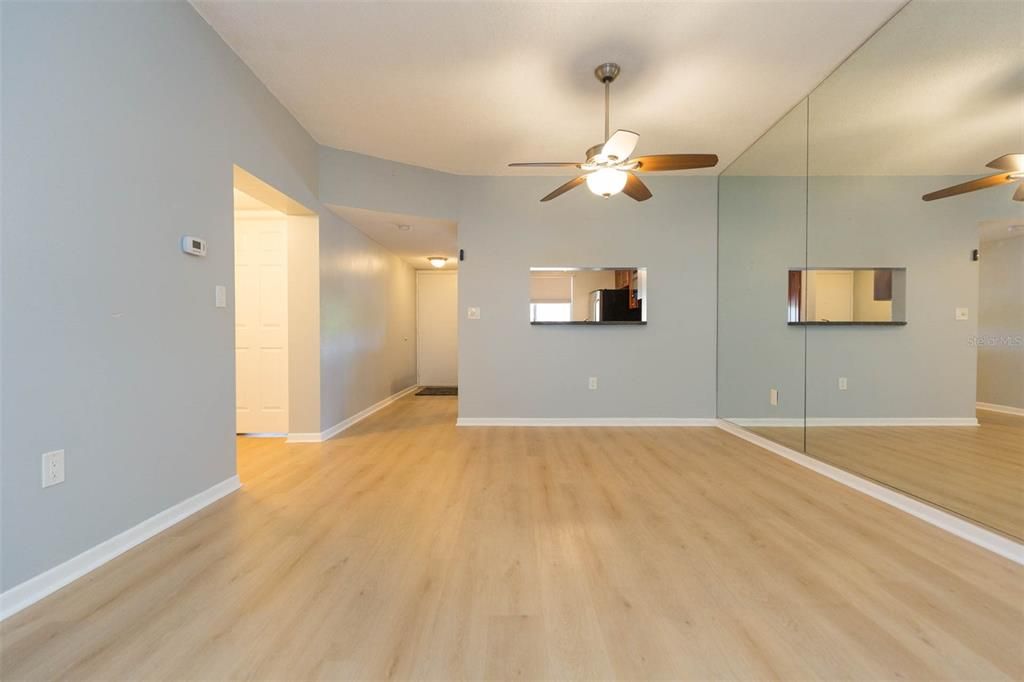 For Sale: $230,000 (2 beds, 1 baths, 980 Square Feet)