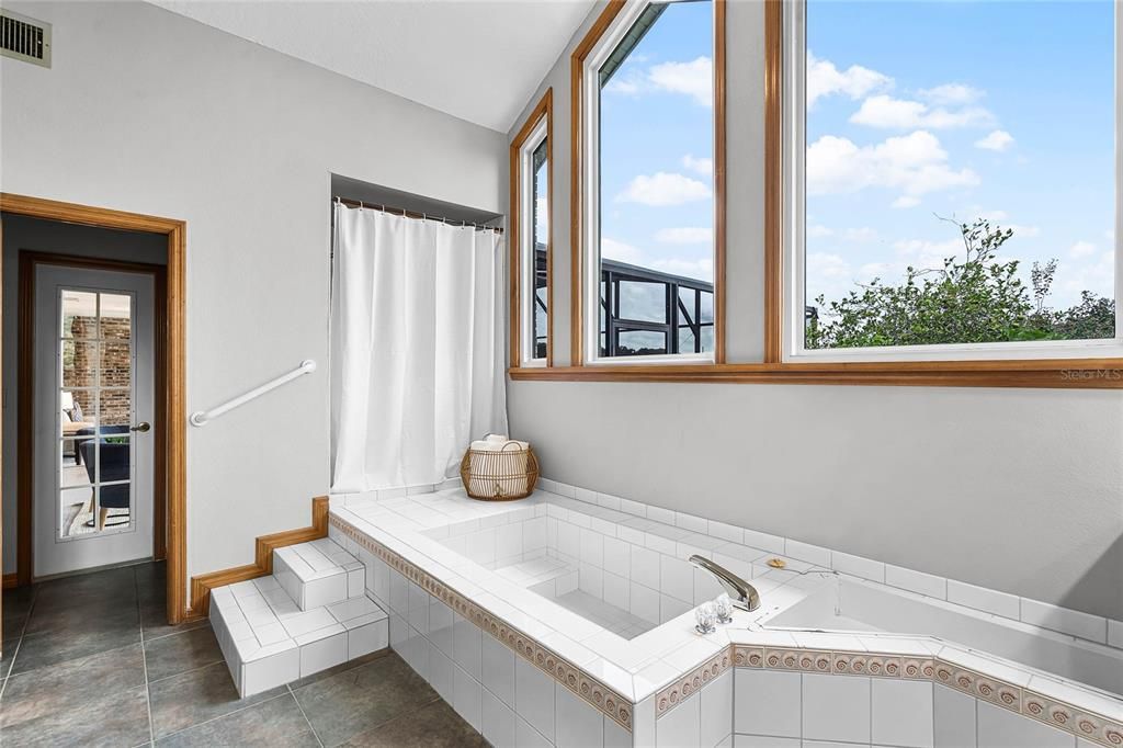 Primary Bathroom w/Tub and Separate Shower