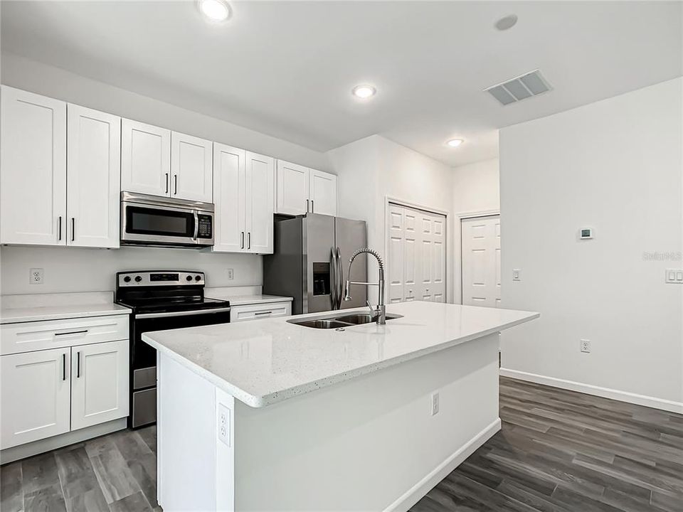 For Sale: $310,000 (4 beds, 2 baths, 1659 Square Feet)