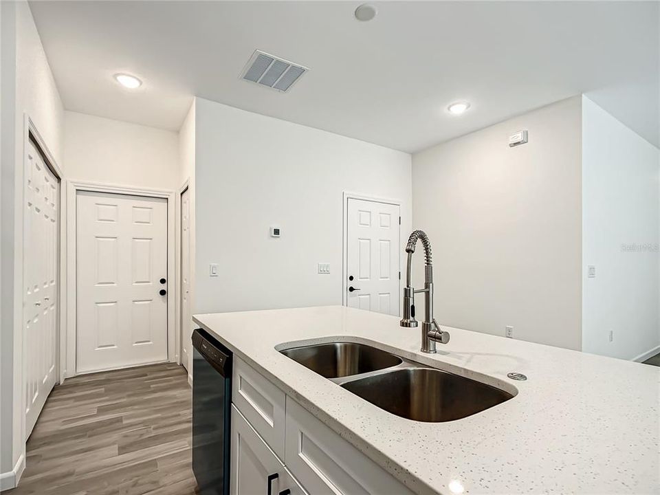 For Sale: $310,000 (4 beds, 2 baths, 1659 Square Feet)