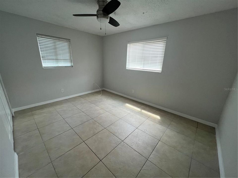 For Rent: $1,150 (2 beds, 1 baths, 870 Square Feet)