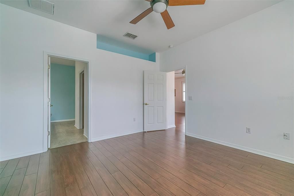 For Sale: $349,900 (2 beds, 2 baths, 1332 Square Feet)