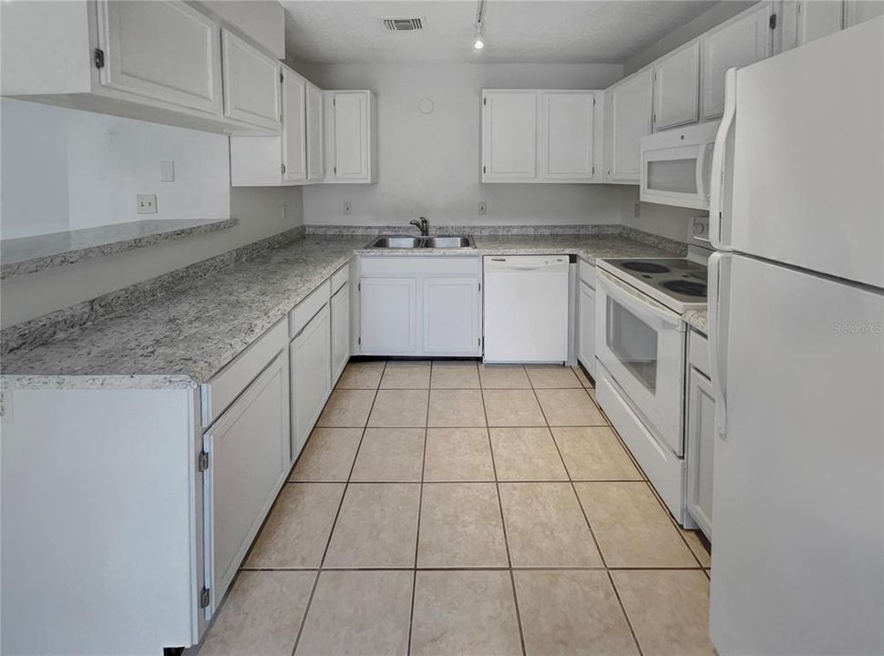 For Sale: $240,000 (2 beds, 2 baths, 956 Square Feet)