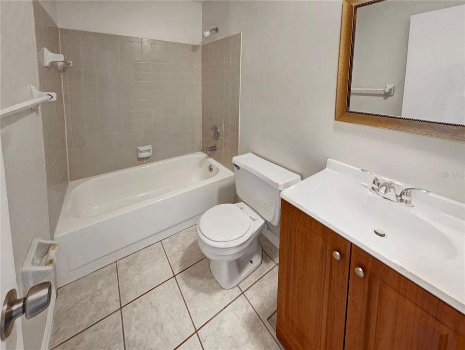 For Sale: $240,000 (2 beds, 2 baths, 956 Square Feet)