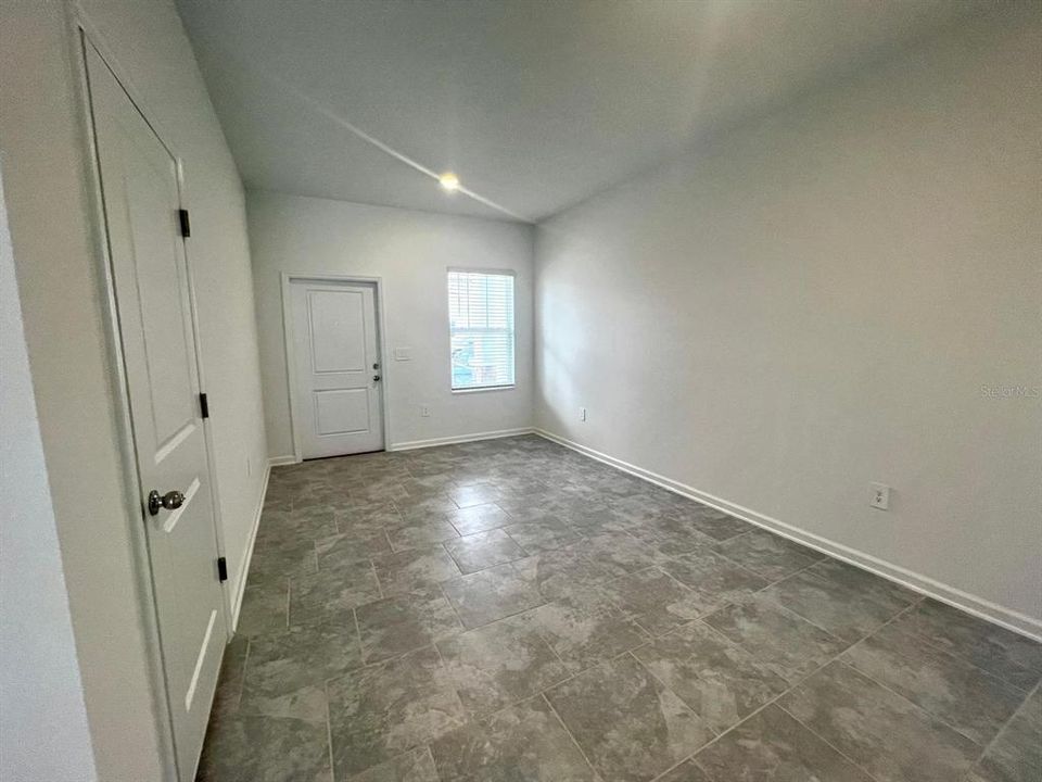 For Rent: $2,100 (3 beds, 2 baths, 1854 Square Feet)