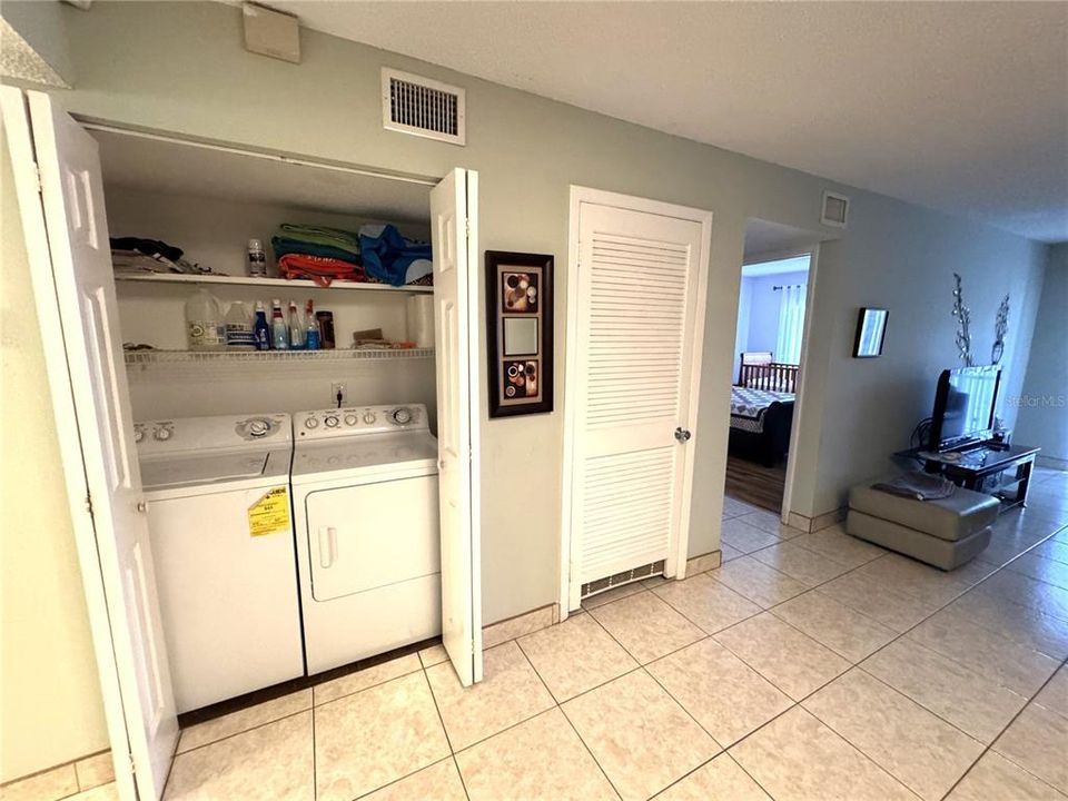 For Sale: $89,000 (2 beds, 2 baths, 1100 Square Feet)