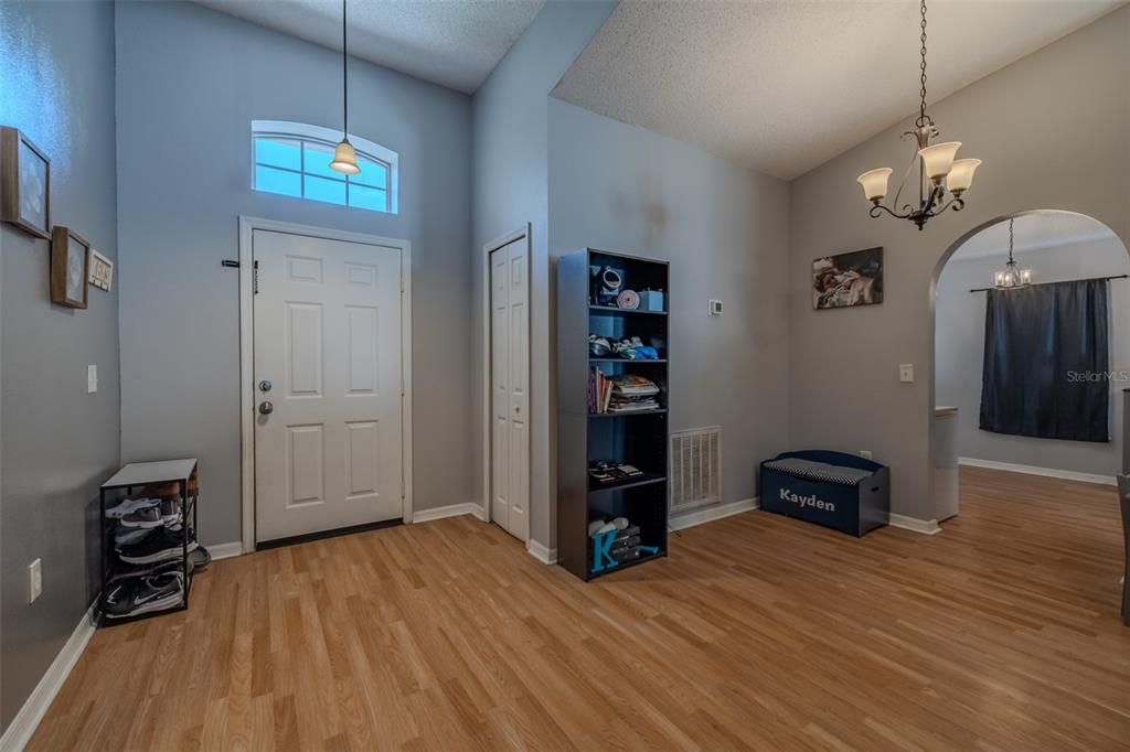 For Sale: $309,900 (3 beds, 2 baths, 1465 Square Feet)