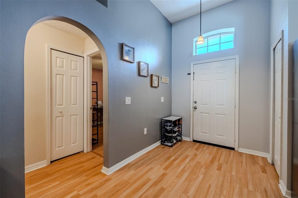 For Sale: $309,900 (3 beds, 2 baths, 1465 Square Feet)