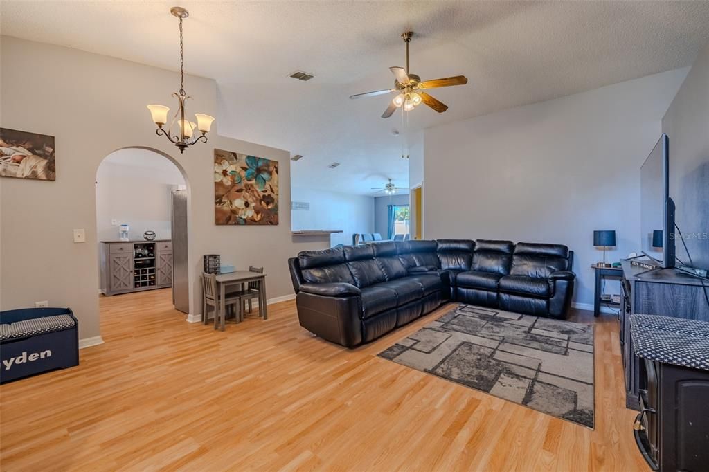 For Sale: $309,900 (3 beds, 2 baths, 1465 Square Feet)