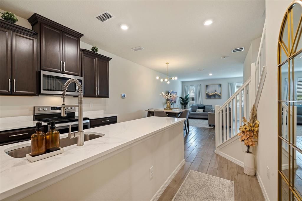 For Sale: $465,000 (3 beds, 2 baths, 1713 Square Feet)