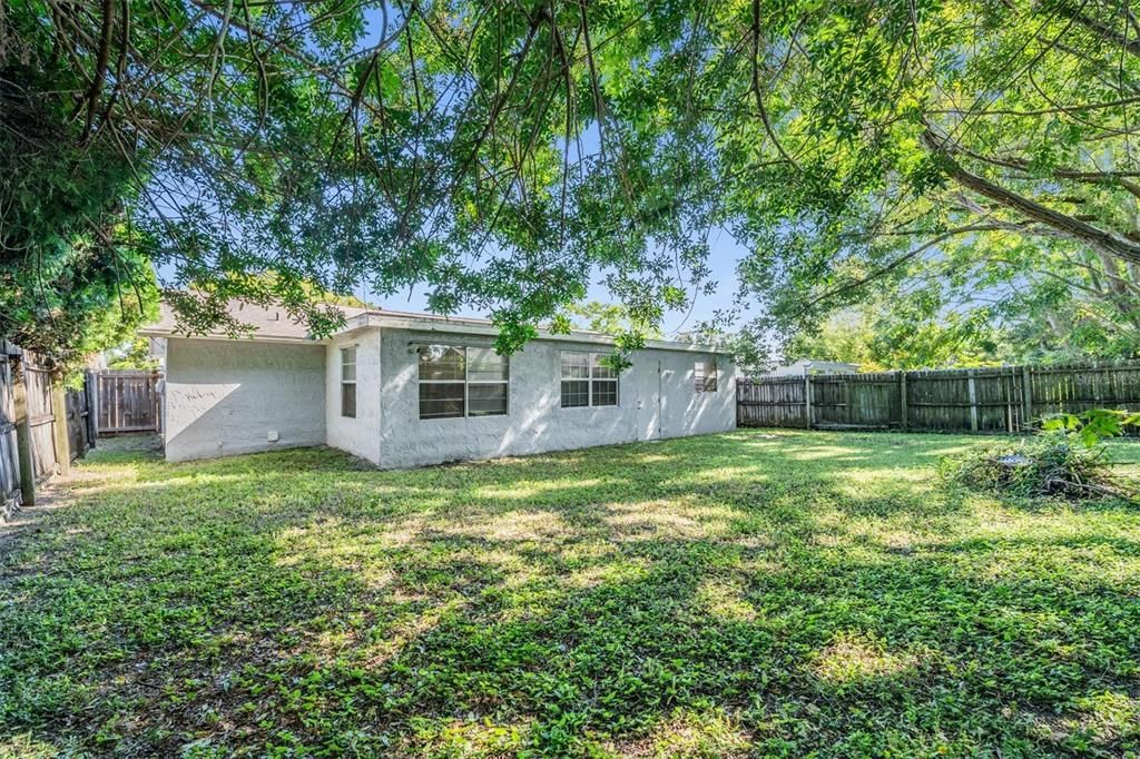 For Sale: $215,000 (3 beds, 2 baths, 1186 Square Feet)