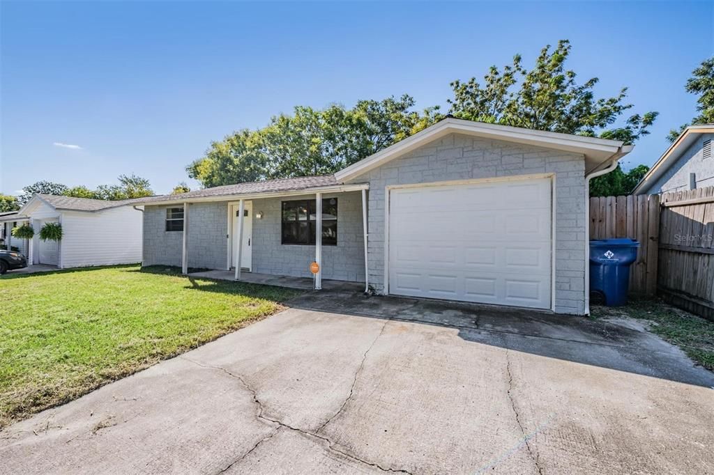 For Sale: $215,000 (3 beds, 2 baths, 1186 Square Feet)