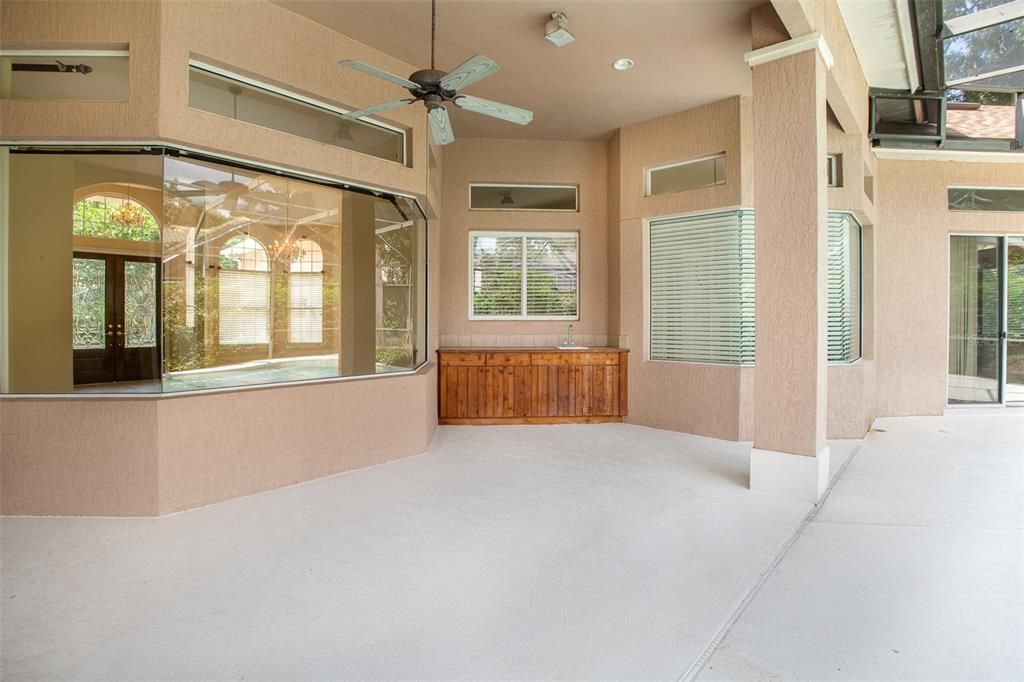 Covered lanai with bar area