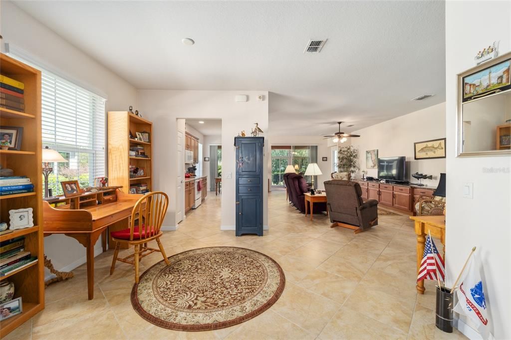 For Sale: $292,292 (2 beds, 2 baths, 1696 Square Feet)