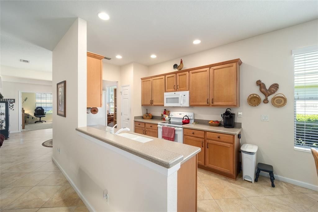 For Sale: $292,292 (2 beds, 2 baths, 1696 Square Feet)