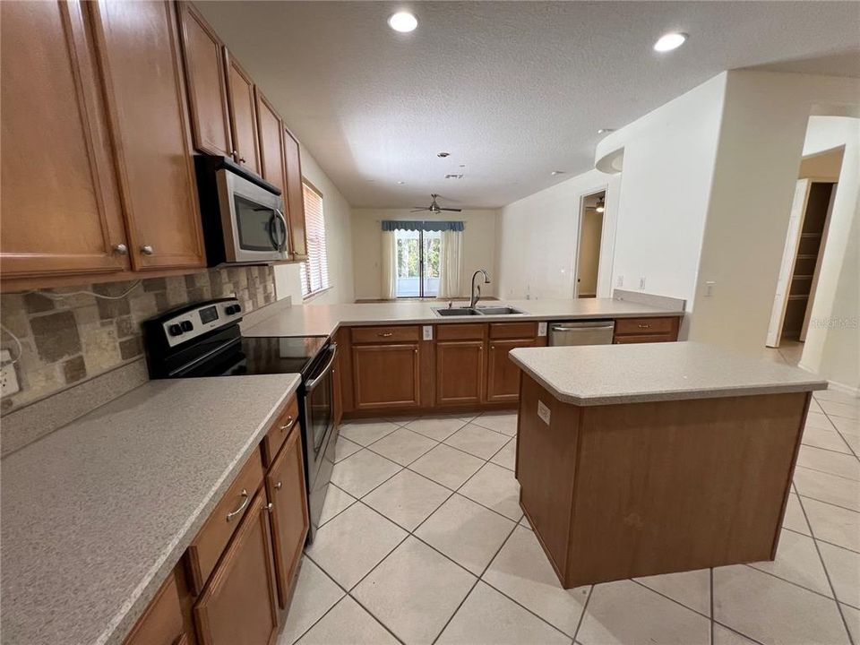 For Rent: $3,195 (3 beds, 2 baths, 2112 Square Feet)