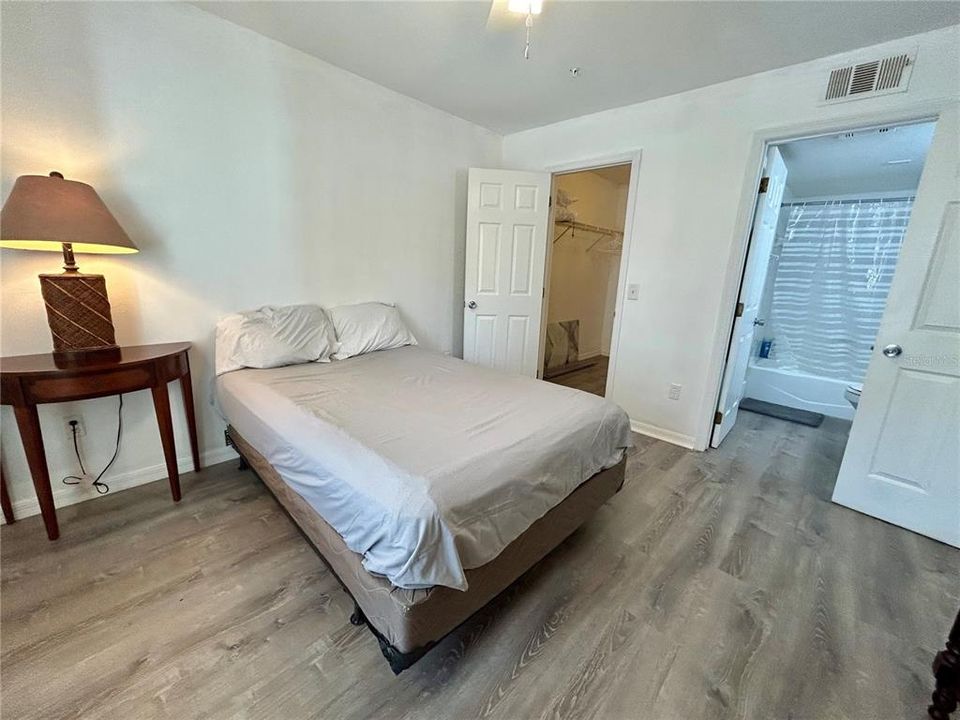 For Sale: $135,000 (1 beds, 1 baths, 635 Square Feet)