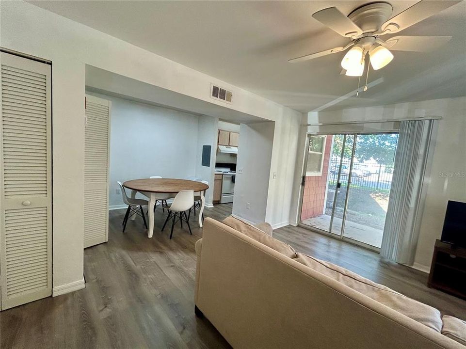 For Sale: $135,000 (1 beds, 1 baths, 635 Square Feet)