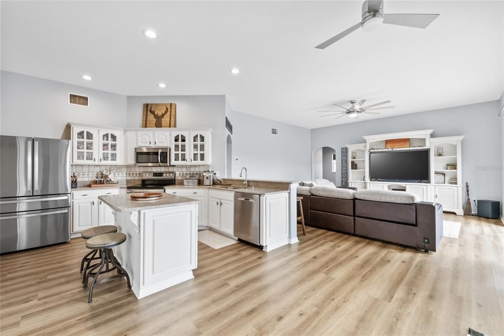 Kitchen/ Living Room