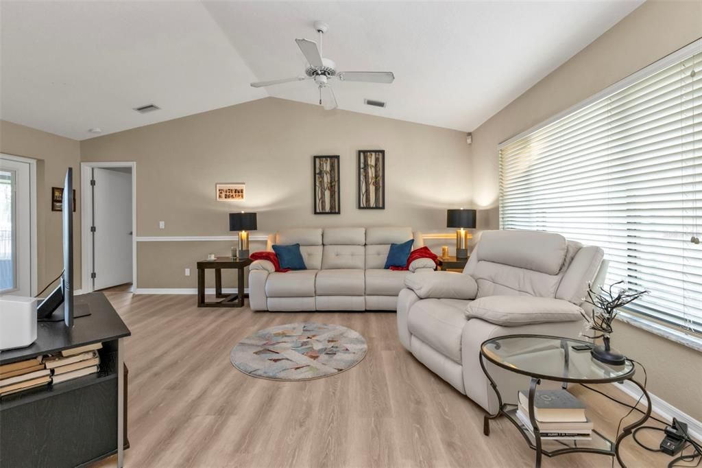 For Sale: $329,000 (3 beds, 2 baths, 1780 Square Feet)