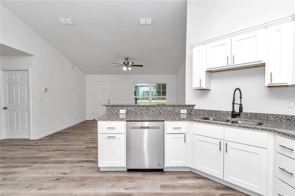 For Sale: $251,500 (3 beds, 2 baths, 1317 Square Feet)