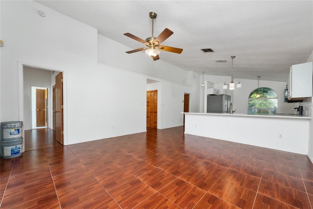 For Sale: $379,000 (3 beds, 2 baths, 1272 Square Feet)