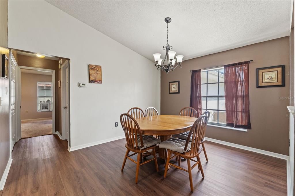 For Sale: $278,000 (2 beds, 2 baths, 1662 Square Feet)