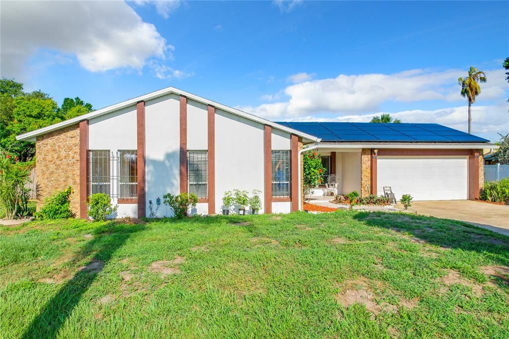 For Sale: $400,000 (3 beds, 2 baths, 2047 Square Feet)