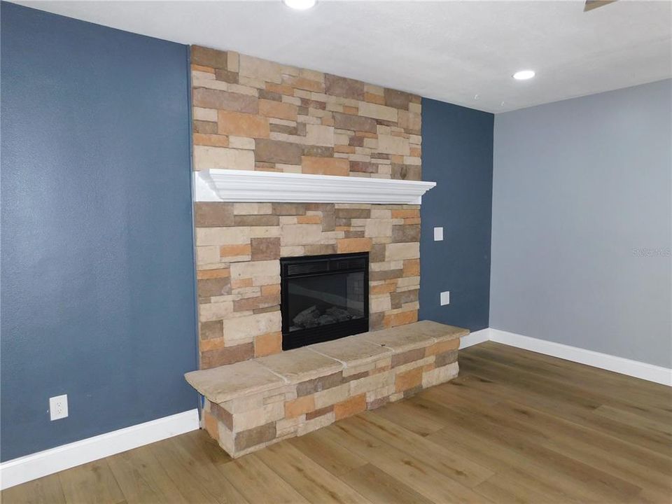 For Rent: $2,950 (4 beds, 2 baths, 1584 Square Feet)