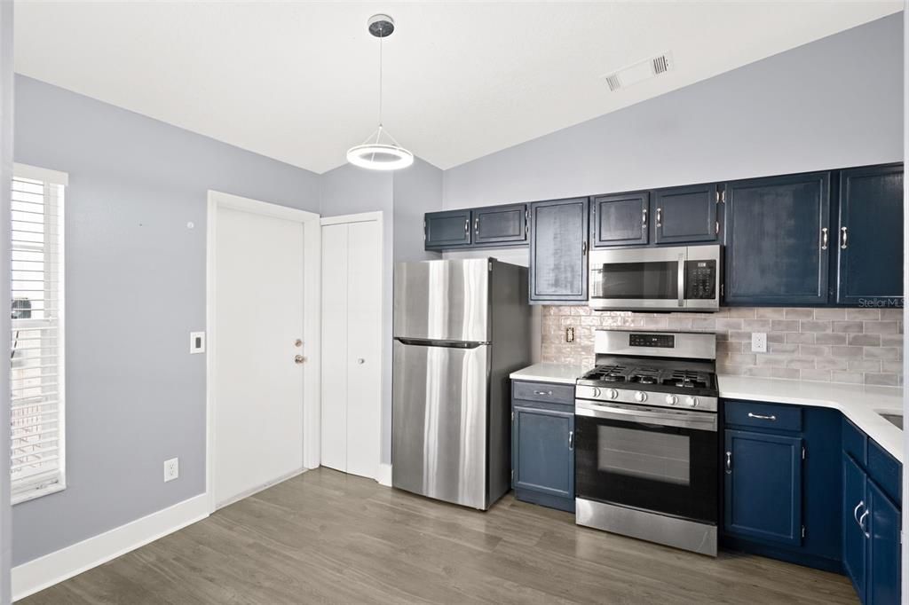 For Sale: $350,000 (3 beds, 2 baths, 1225 Square Feet)