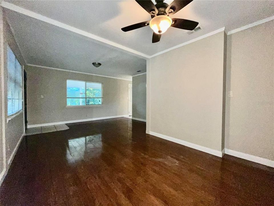 For Rent: $1,600 (2 beds, 1 baths, 816 Square Feet)