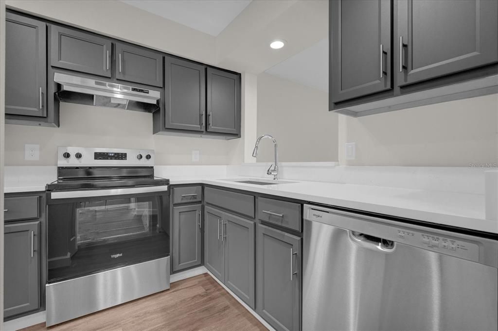 For Sale: $229,900 (2 beds, 2 baths, 1090 Square Feet)