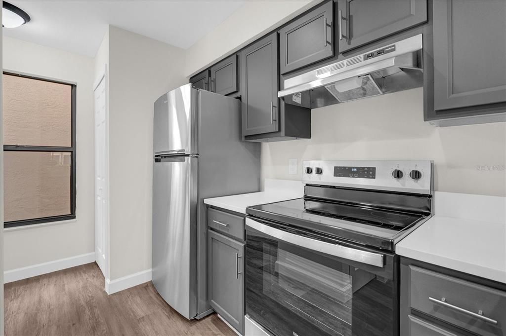 For Sale: $229,900 (2 beds, 2 baths, 1090 Square Feet)