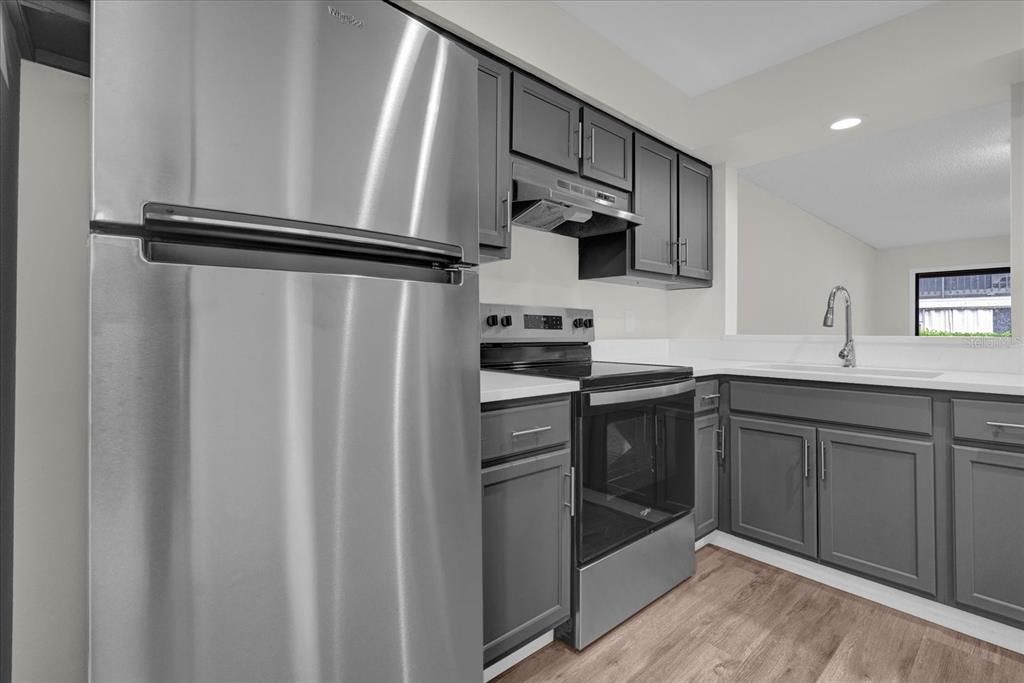 For Sale: $229,900 (2 beds, 2 baths, 1090 Square Feet)