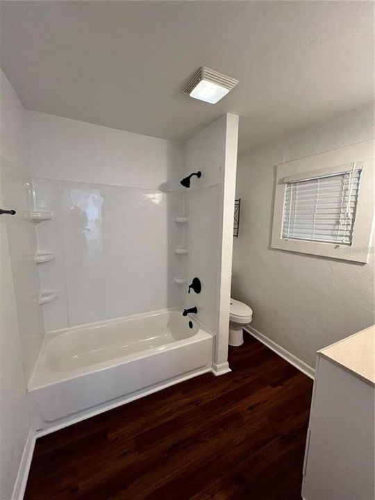 For Rent: $1,100 (1 beds, 1 baths, 607 Square Feet)