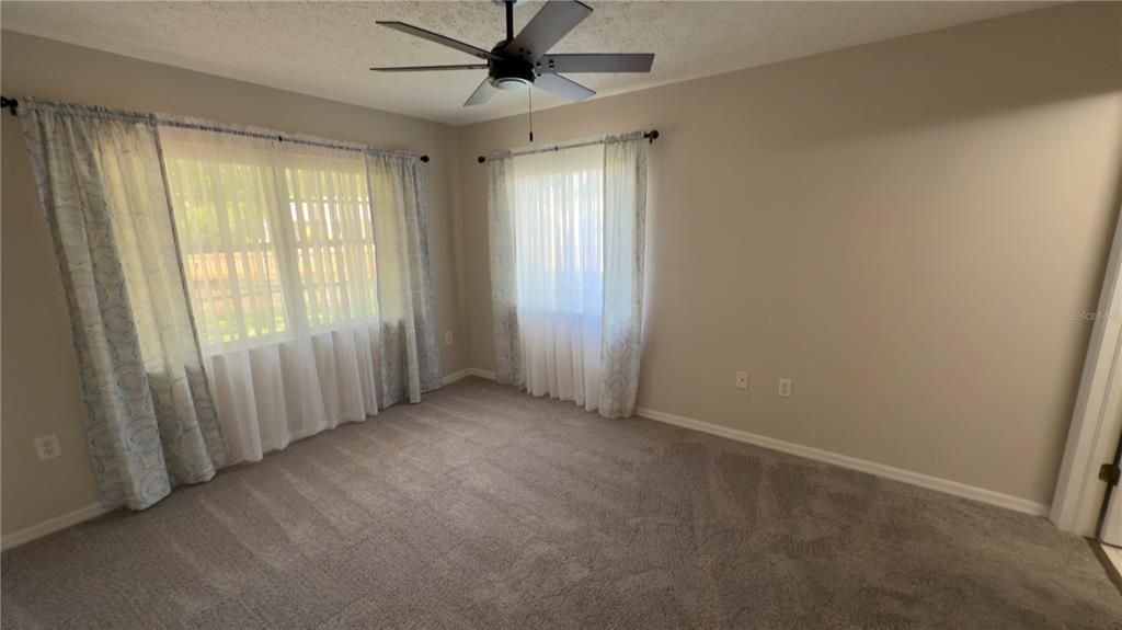 For Sale: $229,900 (2 beds, 2 baths, 1002 Square Feet)