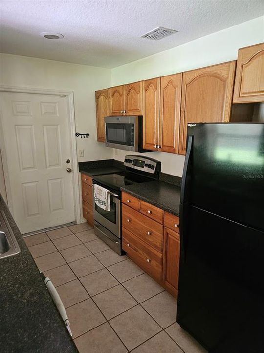 For Rent: $1,700 (3 beds, 2 baths, 1232 Square Feet)