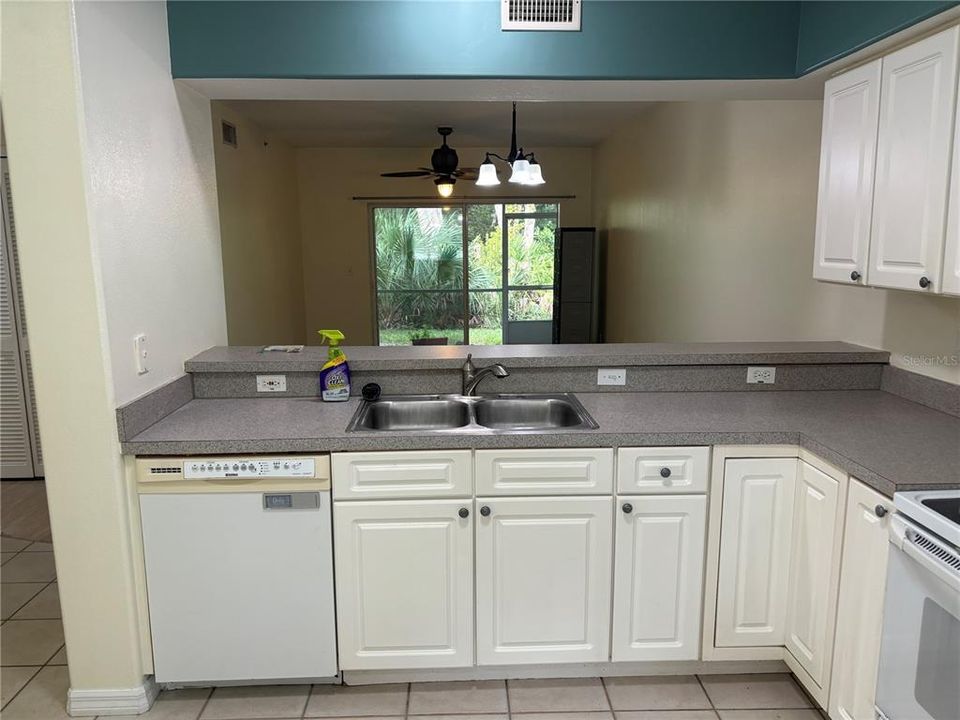 Kitchen view to the lanai