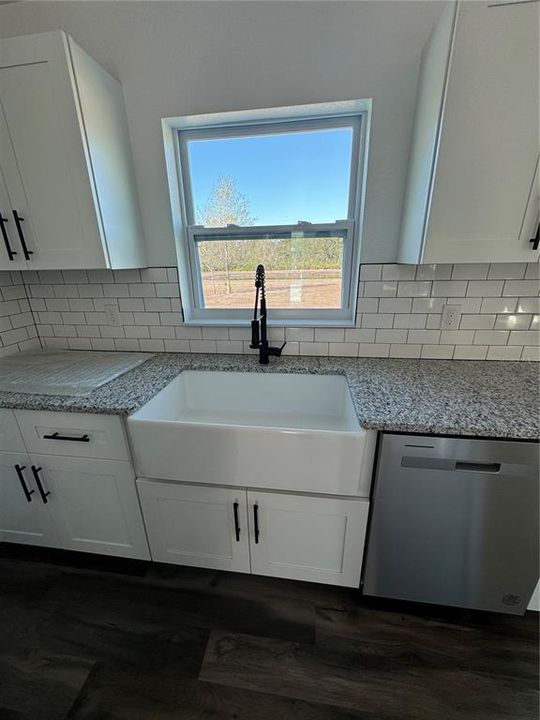 JEWEL MODEL KITCHEN UPGRADED WHITE FARMHOUSE SINK